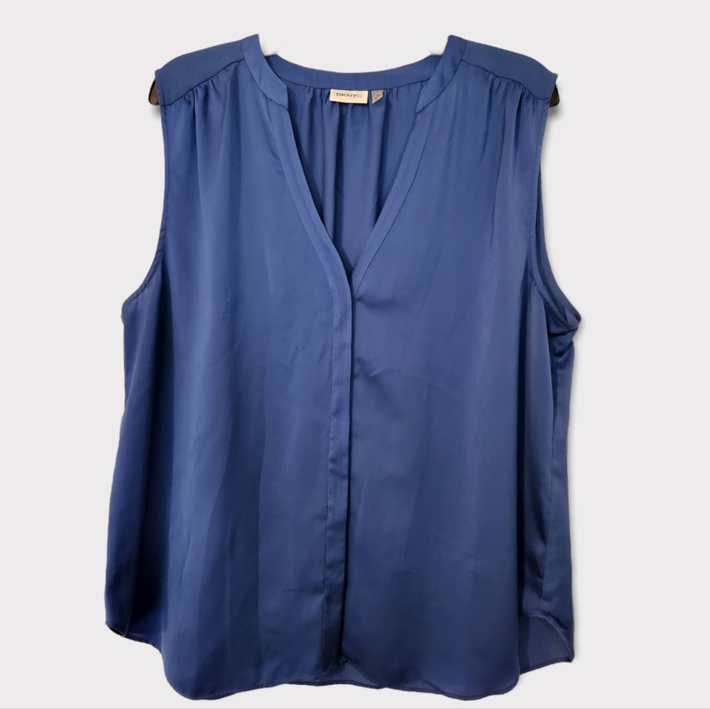DKNY top